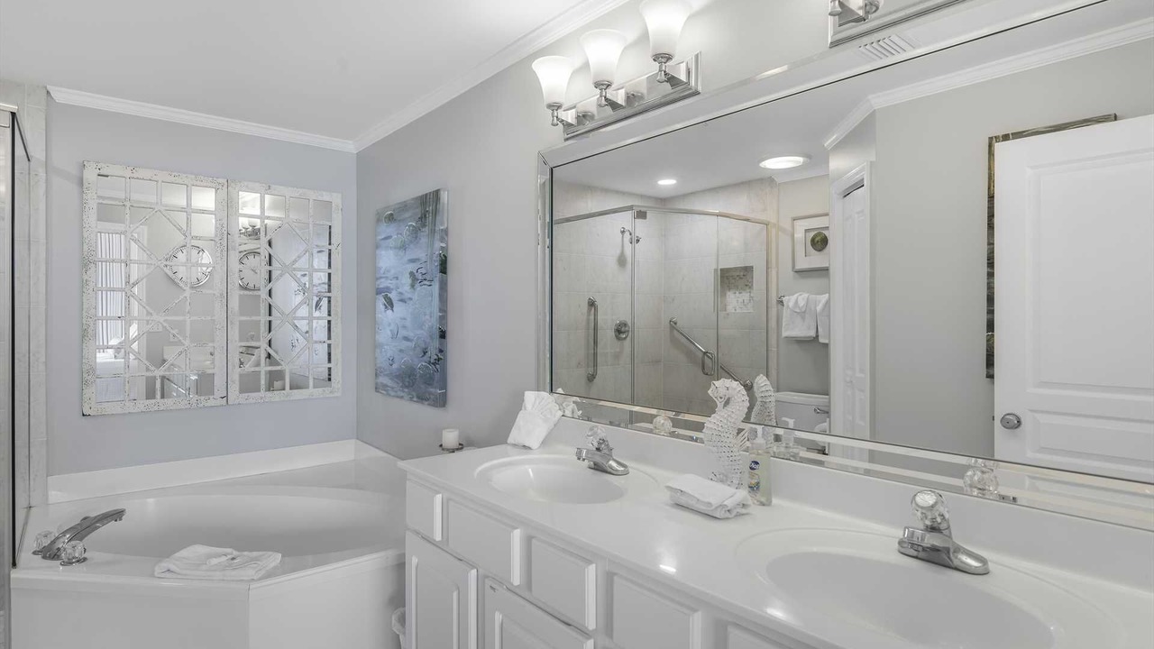 Photo of Bathroom in Avalon Beach Estates
