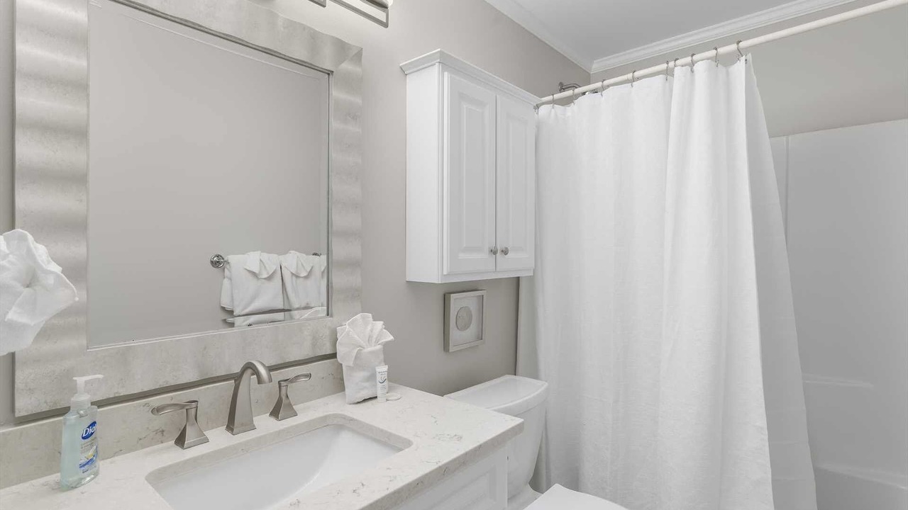 Photo of Bathroom in Avalon Beach Estates