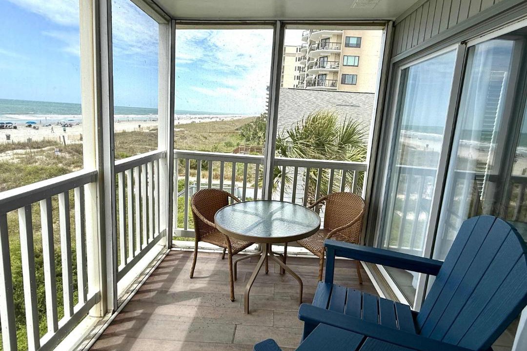 Photo of Patio Balcony in Crescent Beach