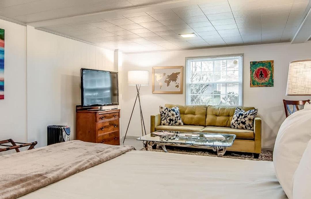 Photo of Bedroom in Inglewood