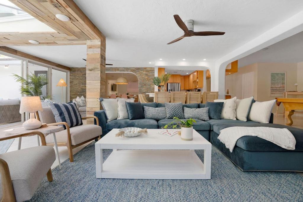 Photo of Livingroom in Palm Beach Shores