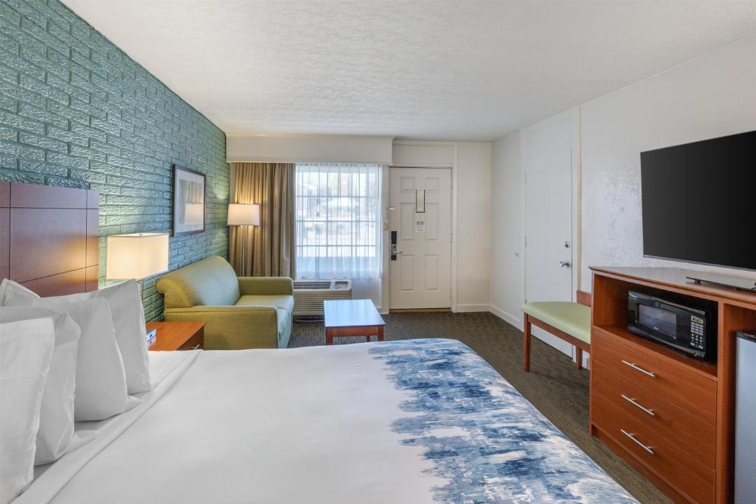 Photo of Bedroom in Hendersonville