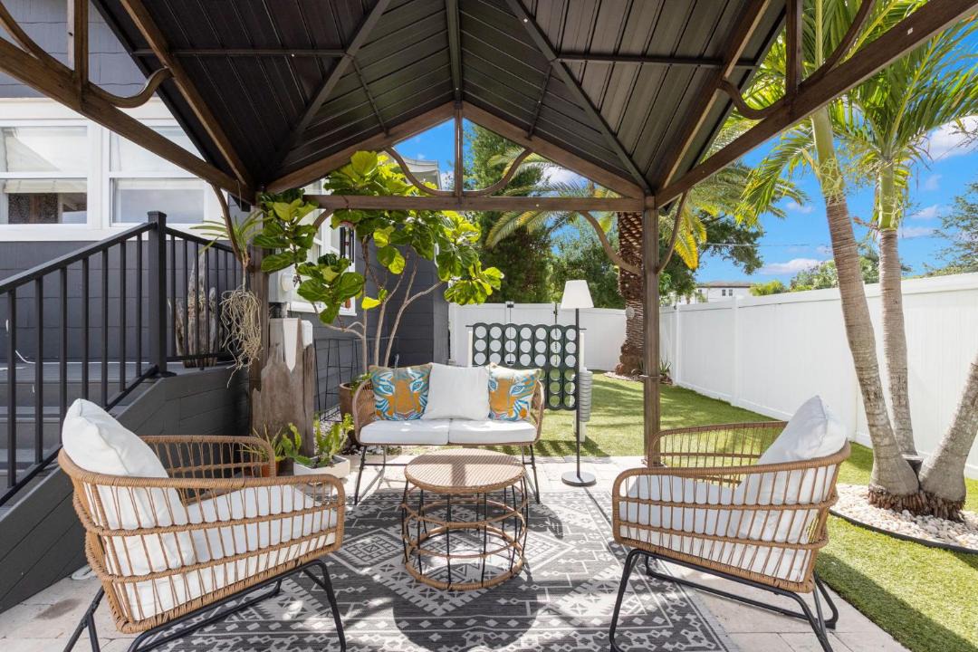 Photo of Patio Balcony in Courier City - Oscawana