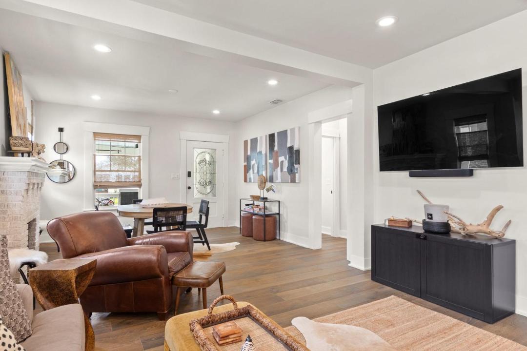 Photo of Livingroom in Courier City - Oscawana