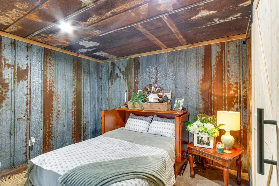 Photo of Bedroom in Enterprise