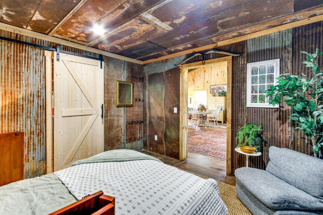 Photo of Bedroom in Enterprise