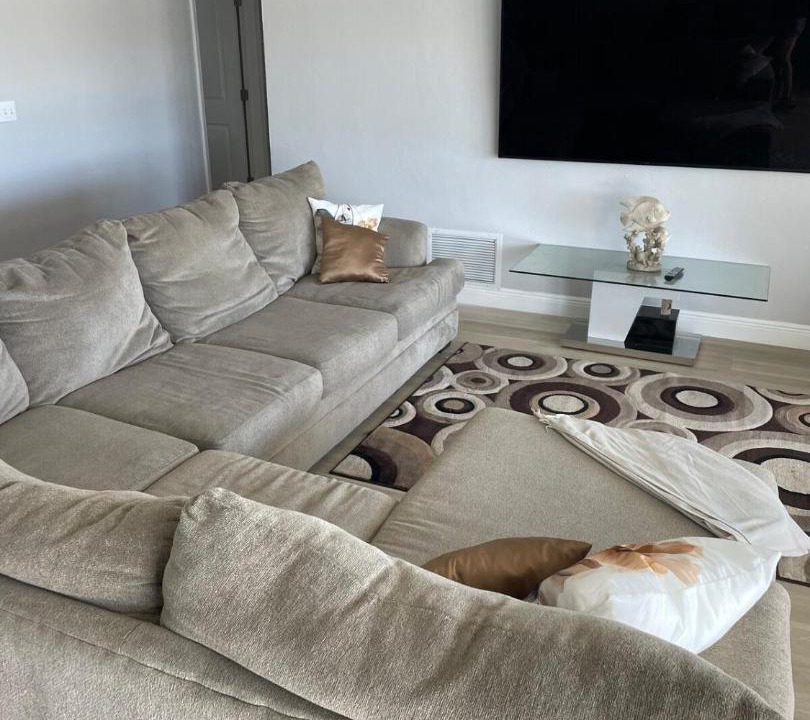 Photo of Livingroom in Yacht Club