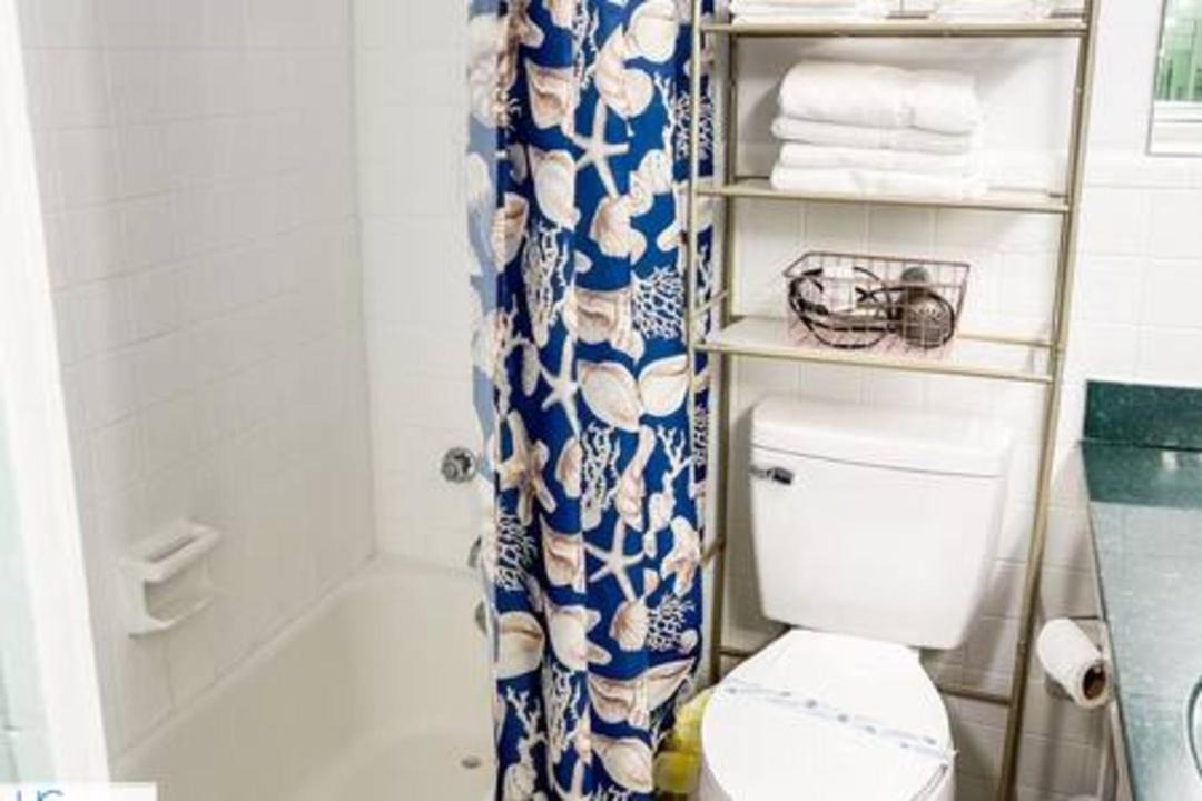Photo of Bathroom in Bostwick Park