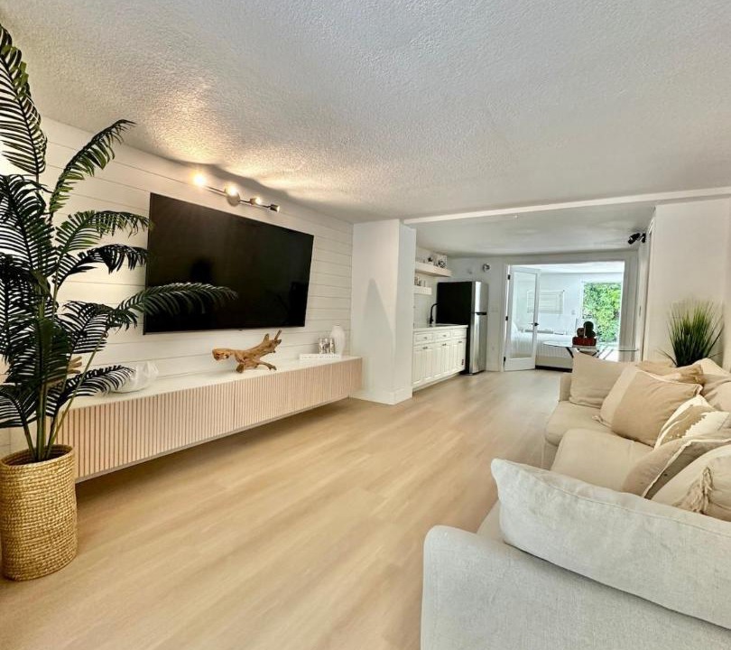 Photo of Livingroom in Rock Harbor