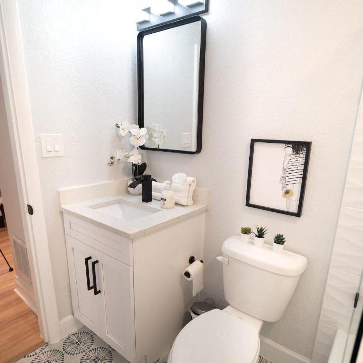 Photo of Bathroom in Carver City - Lincoln Gardens
