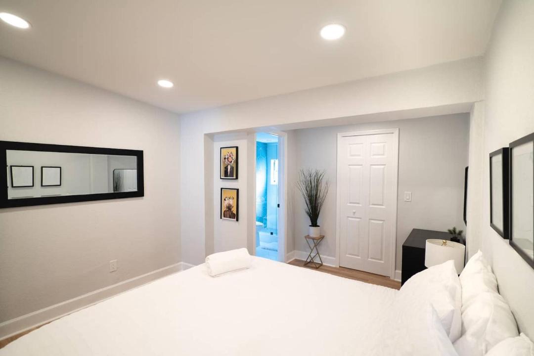 Photo of Bedroom in Carver City - Lincoln Gardens