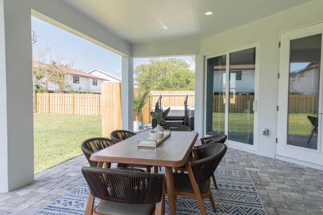 Photo of Patio Balcony in Cape Caneveral Beach Gardens