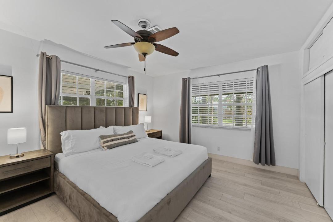 Photo of Bedroom in Oakland Park