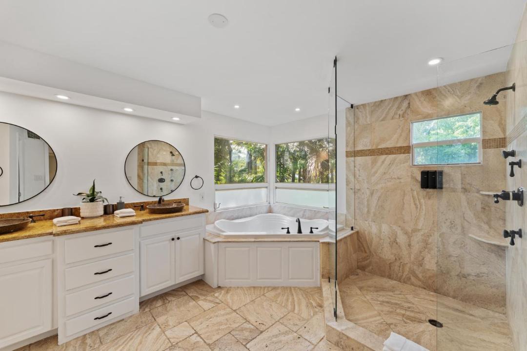 Photo of Bathroom in Oakland Park