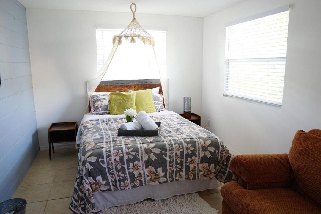 Photo of Bedroom in Carver City - Lincoln Gardens