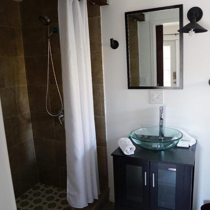 Photo of Bathroom in Carver City - Lincoln Gardens