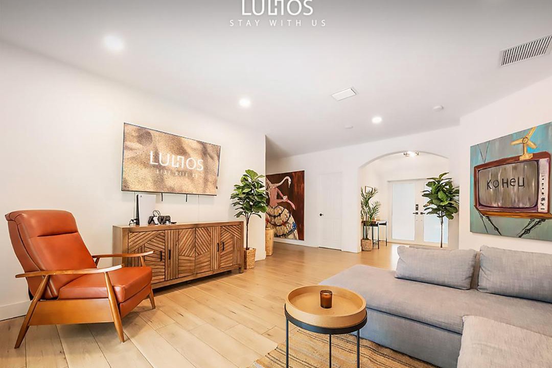 Photo of Livingroom in Ludlam
