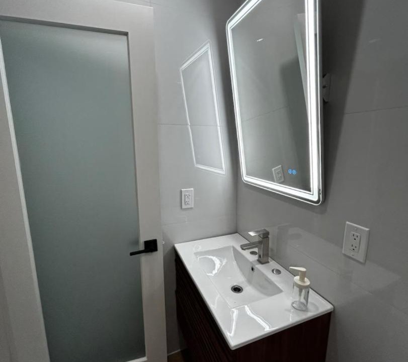 Photo of Bathroom in Allapattah