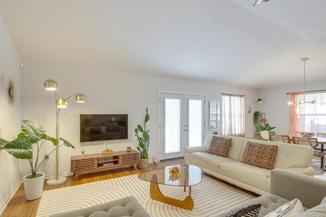 Photo of Livingroom in Milton