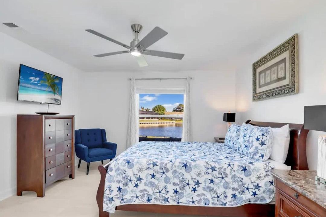 Photo of Bedroom in Town and River