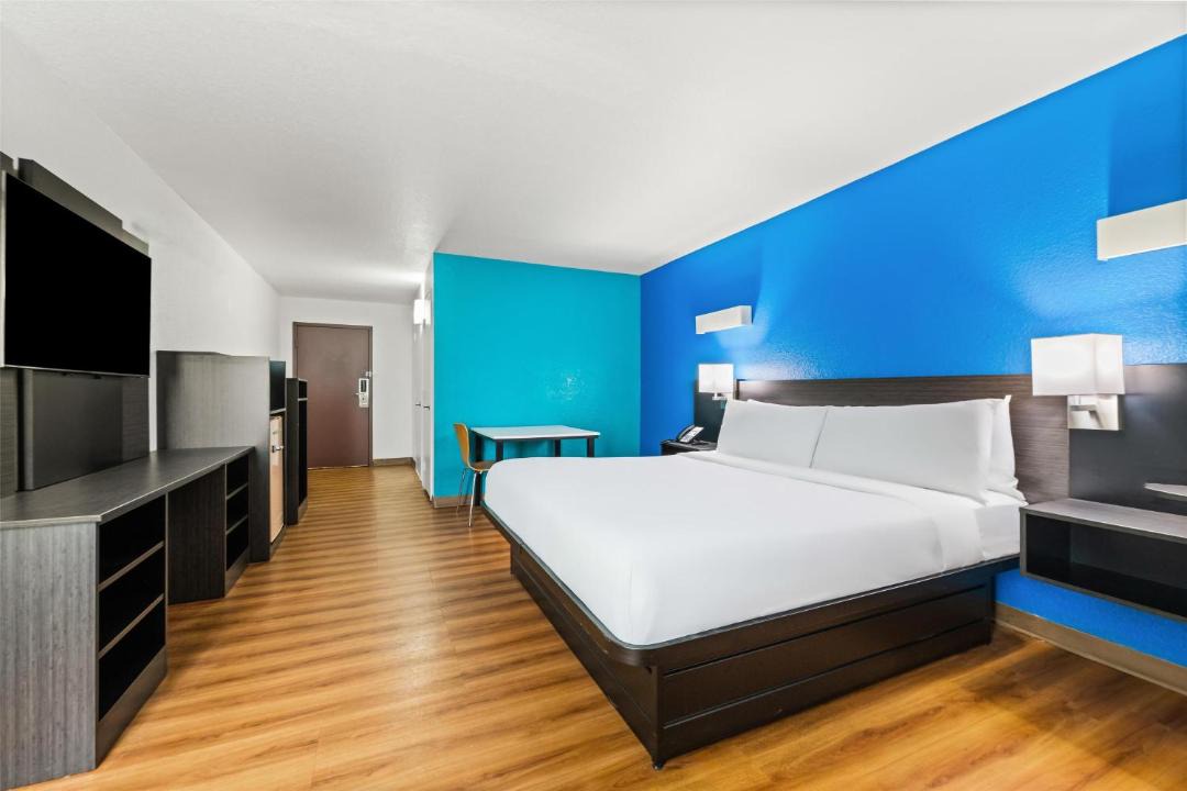 Photo of Bedroom in Ludlam