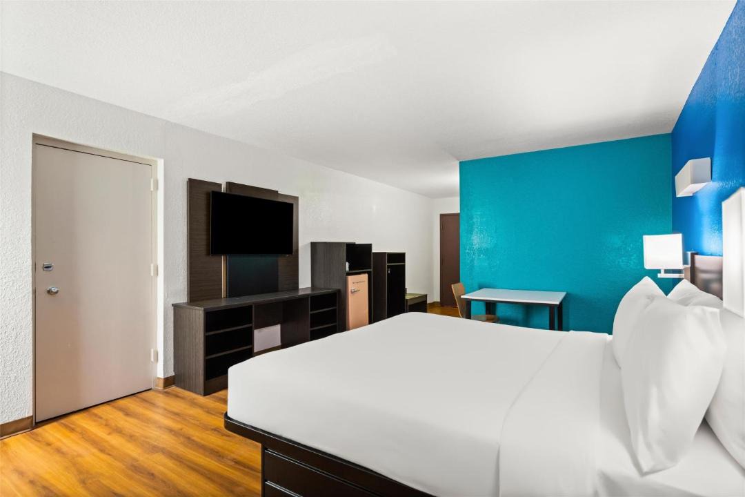 Photo of Bedroom in Ludlam