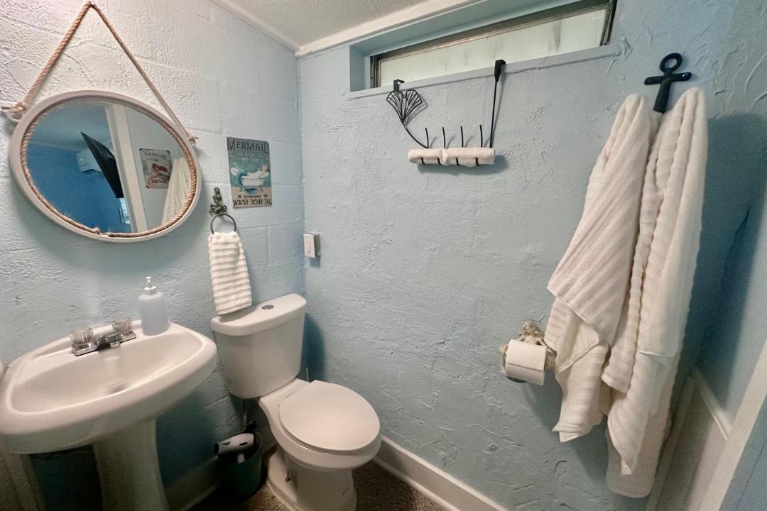 Photo of Bathroom in Weeki Wachee Gardens
