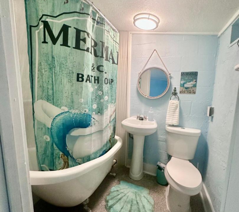 Photo of Bathroom in Weeki Wachee Gardens