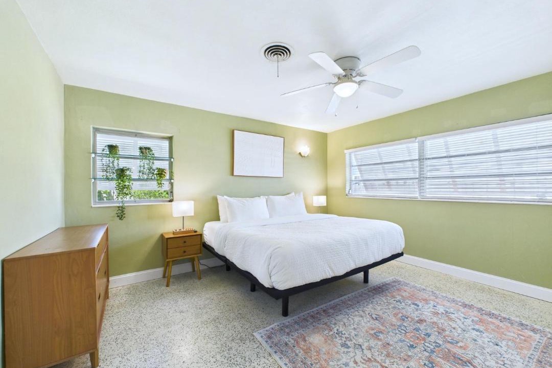 Photo of Bedroom in Surfside Estates