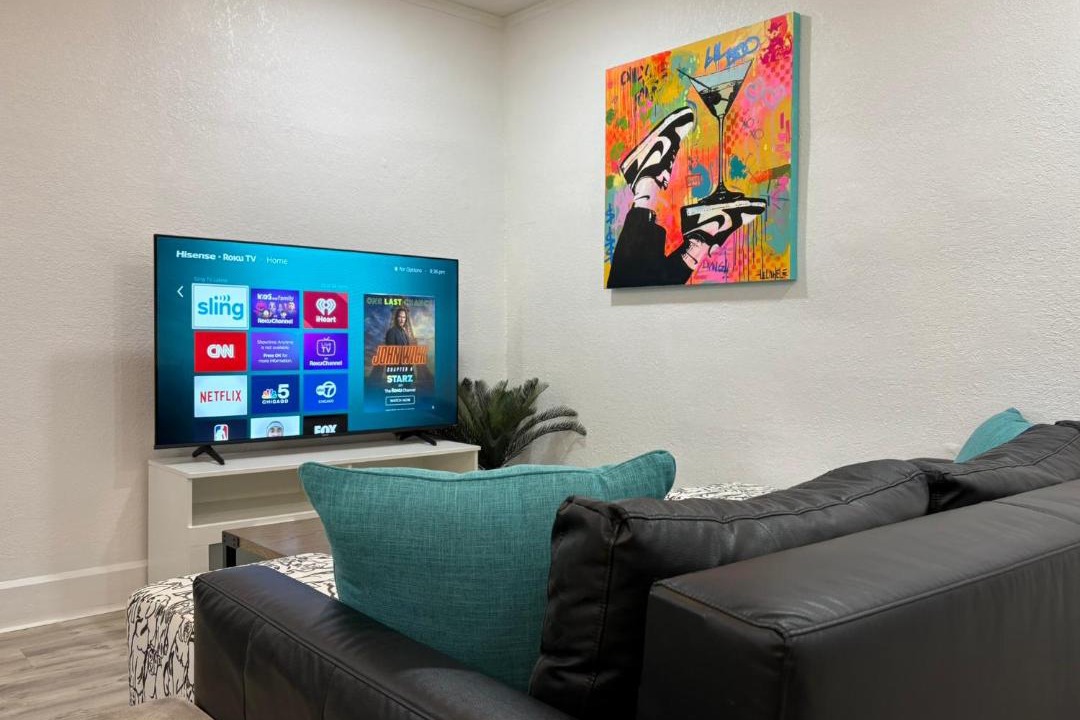 Photo of Livingroom in Historic Uptown