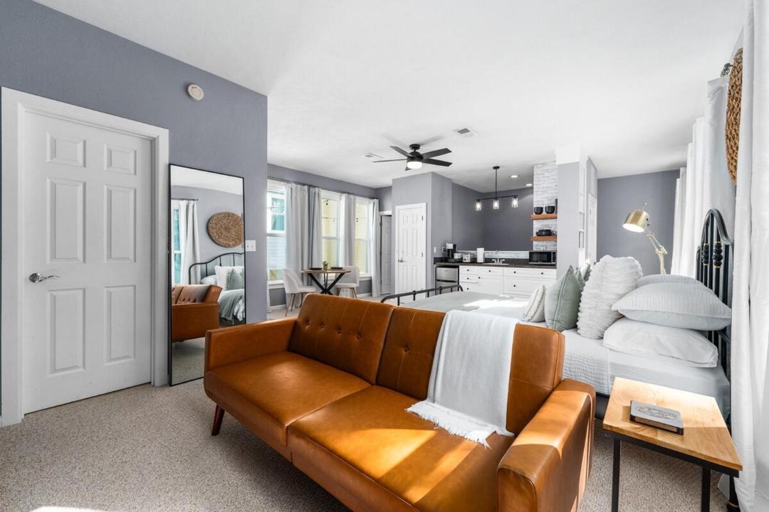 Photo of Bedroom in Haile Plantation