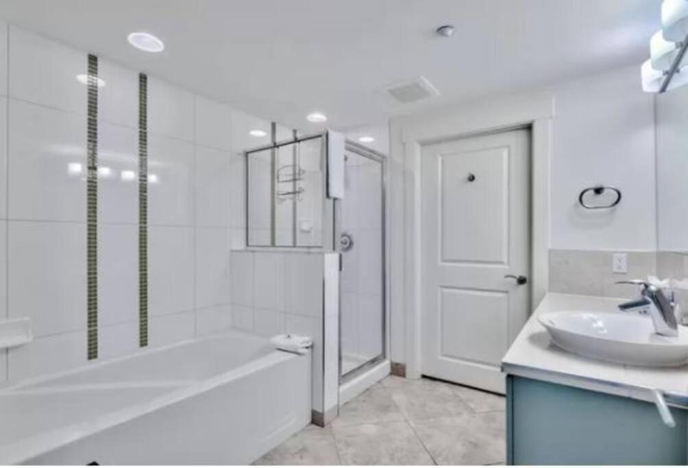 Photo of Bathroom in Baytowne Wharf