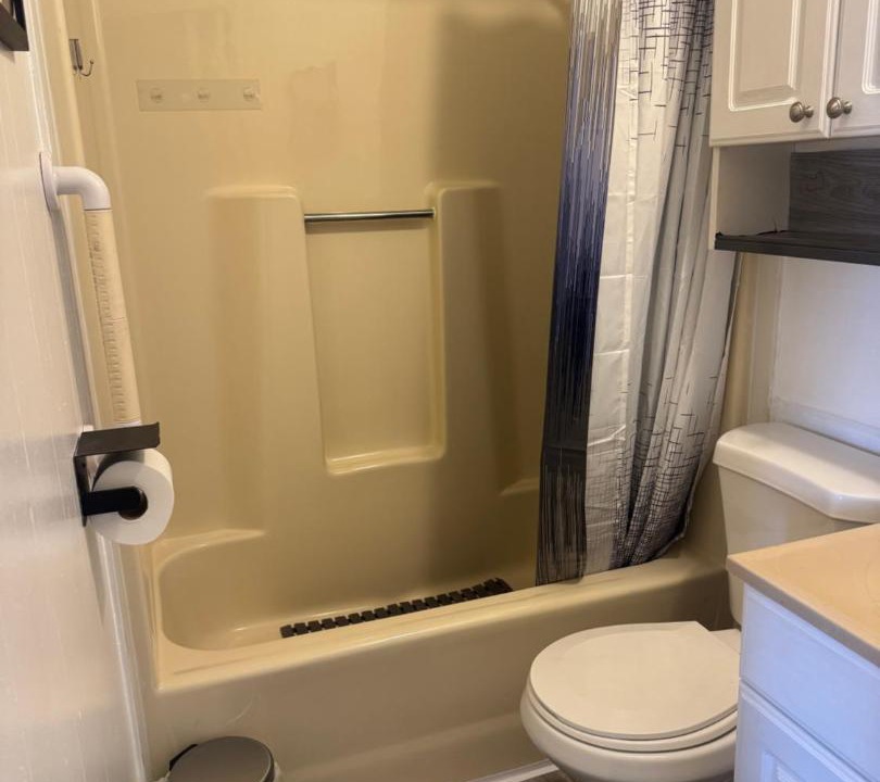 Photo of Bathroom in Bayshore Gardens