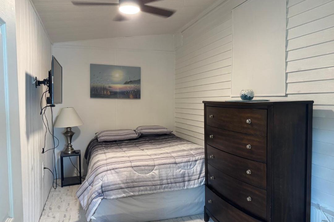 Photo of Bedroom in Bayshore Gardens