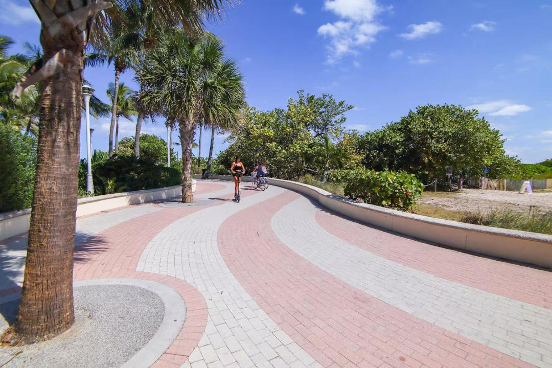 Photo of Others in Flamingo/Lummus