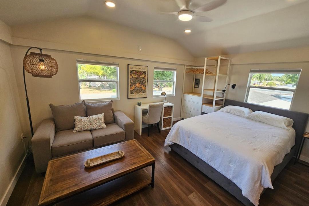 Photo of Bedroom in Meadowlawn