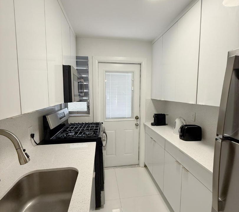 Photo of Kitchen in Flamingo/Lummus