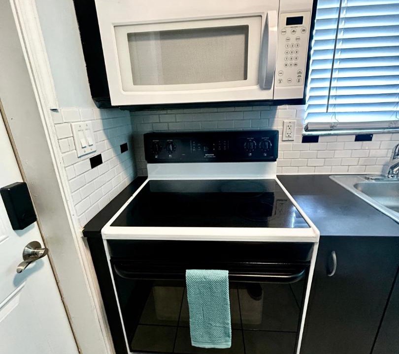 Photo of Kitchen in Lauderdale-by-the-Sea