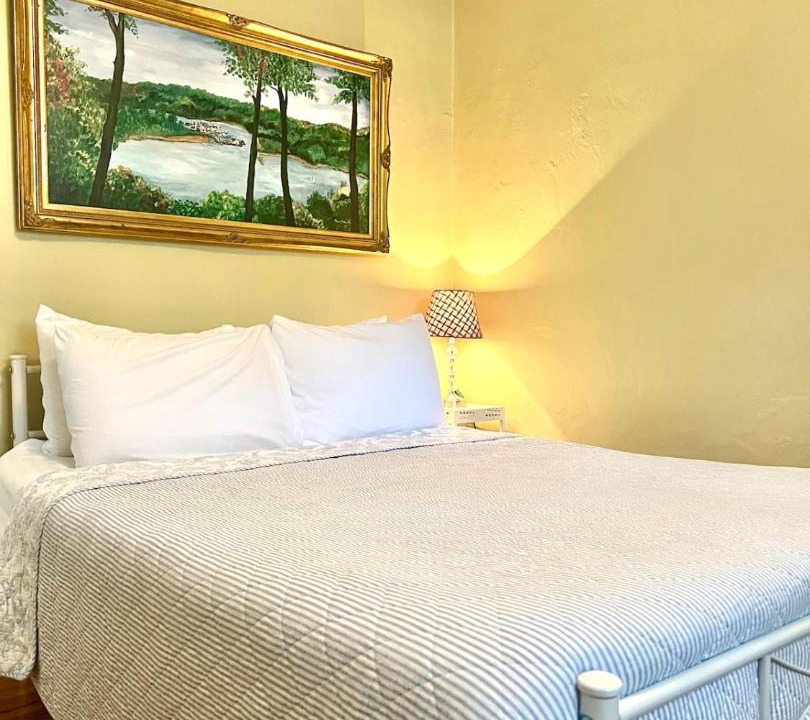 Photo of Bedroom in Old Northwood Historic District