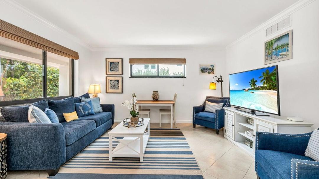 Photo of Livingroom in Juno Beach