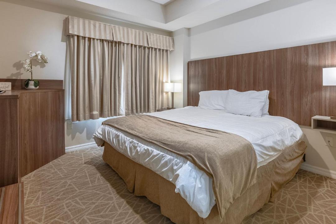Photo of Bedroom in Florida Center