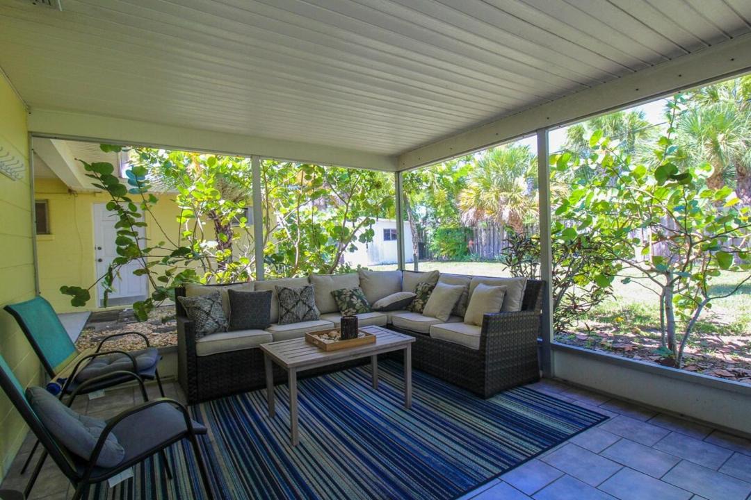 Photo of Patio Balcony in Golden Beach