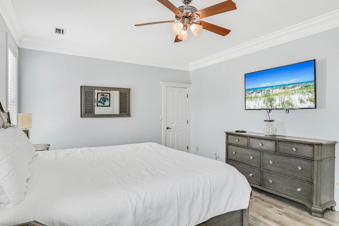 Photo of Bedroom in Crystal Beach