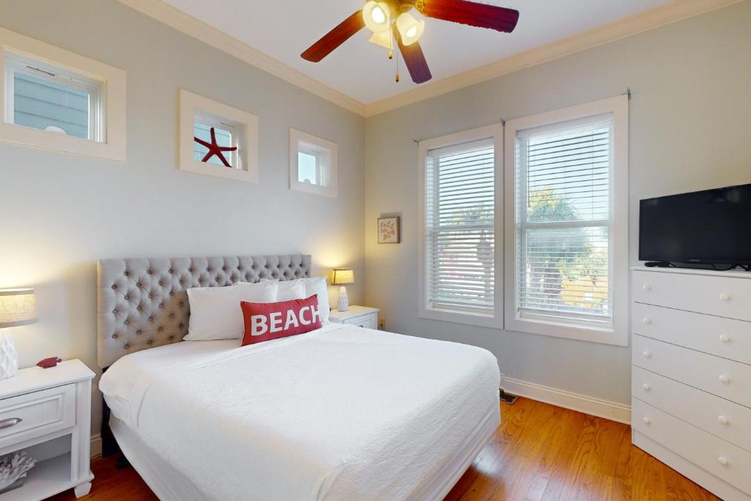 Photo of Bedroom in Crescent Beach