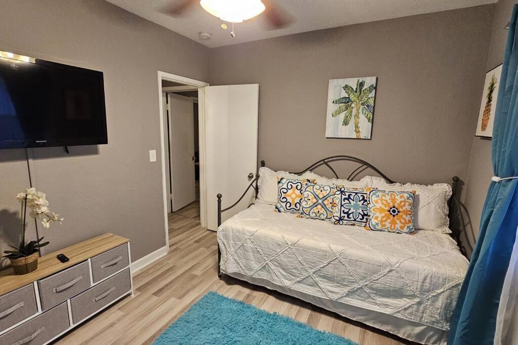Photo of Bedroom in Allapattah