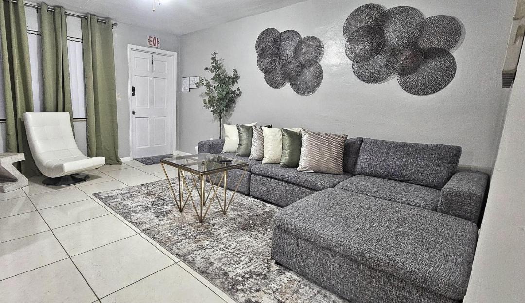 Photo of Livingroom in Cooper City