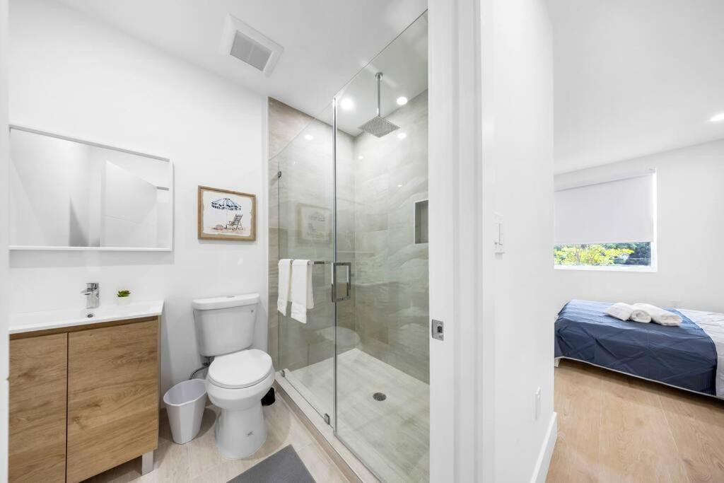 Photo of Bathroom in Allapattah