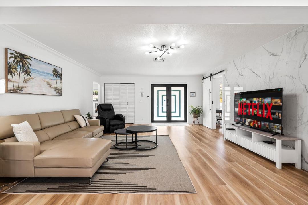 Photo of Livingroom in Imperial Point