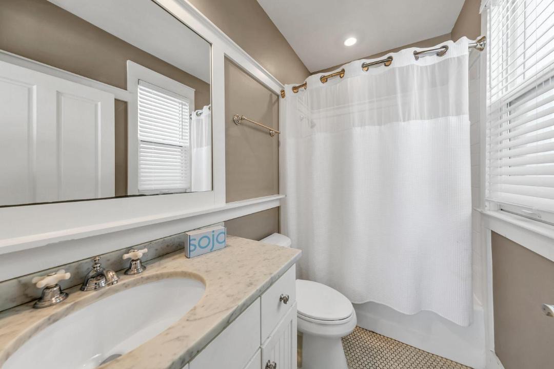 Photo of Bathroom in Delos