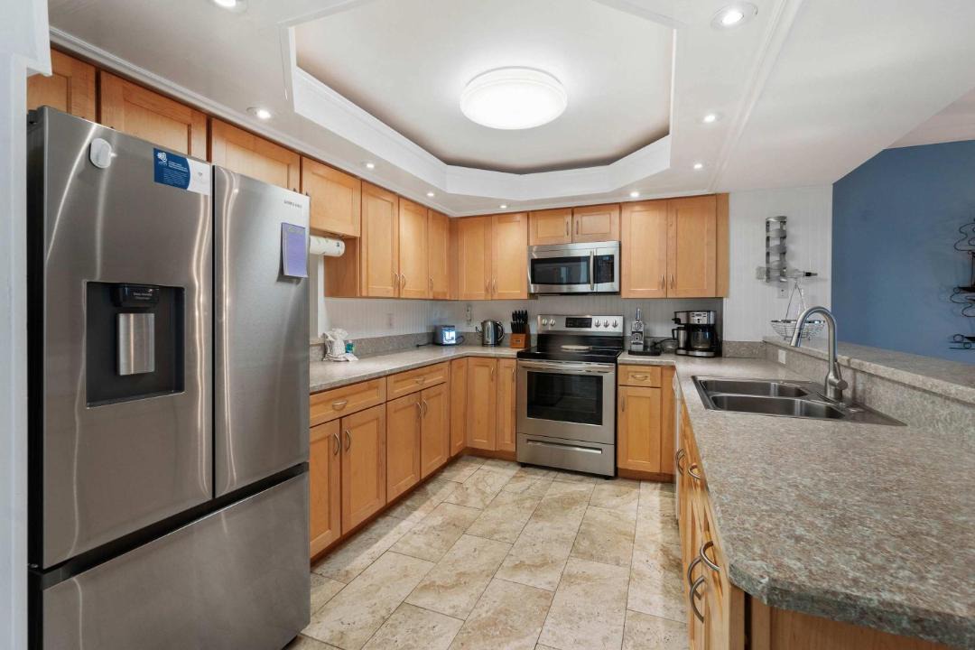 Photo of Kitchen in Surfcrest Village